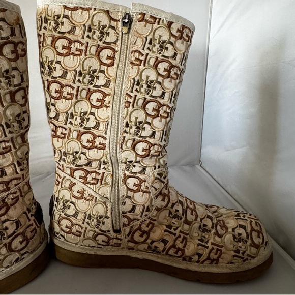 UGG Women’s Vintage Cozy Winter Boots Embroidered Logo Size US 10 / EU 41 - Picture 4 of 9